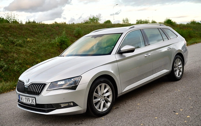 Skoda Superb cena 59900 przebieg: 240800, rok produkcji 2019 z Płock małe 781